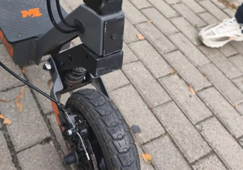 Hulajnoga elektryczna to nie zabawka – apel Policji po zdarzeniu drogowym w Paprotni z udziałem 15-latka