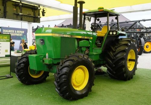 Nowe życie ponad 30-letnich ciągników, czyli zestawy prowadzenia dla New Hollanda z lat 90. i John Deere’a z lat 70.