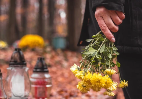 Manicure na Wszystkich Świętych. Te paznokcie są eleganckie i stonowane