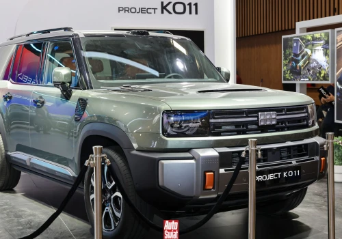 Ta chińska hybryda to "jeden z najbardziej ambitnych projektów SUV-ów" Geely. Będzie w Polsce