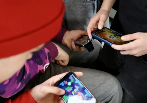 Drugi świat. Trudno znaleźć ucznia, który nie miałby z tym styczności