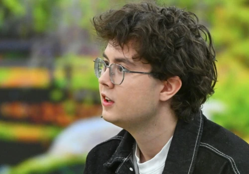 Mateusz Pawłowski debiutuje w teatrze. Tak go oceniają koledzy ze sceny