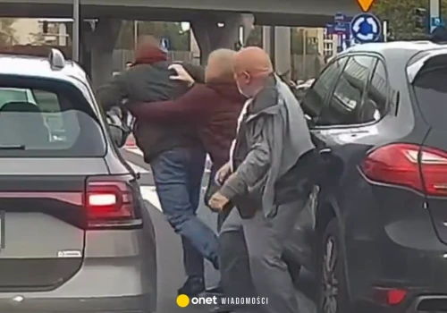 Brutalny atak w Warszawie. Kierowca Porsche pobił kobietę i uciekł