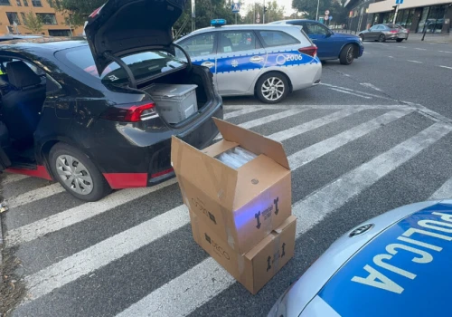 Zatrzymali kierowcę przewozu osób. W bagażniku niemal 20 kg marihuany