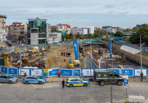 Duża ewakuacja we Wrocławiu. Ludzie dostali czas do 8.30 rano
