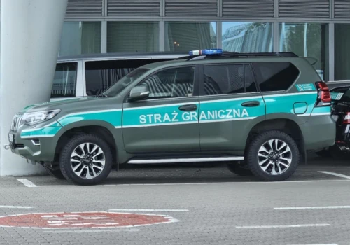 Kupiła niemiecki paszport we Francji i próbowała odlecieć z Warszawy. Straż Graniczna zatrzymała kobietę
