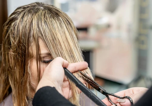 To od jakiegoś czasu najmodniejsza grzywka. "Piecey bangs" działa jak lifting