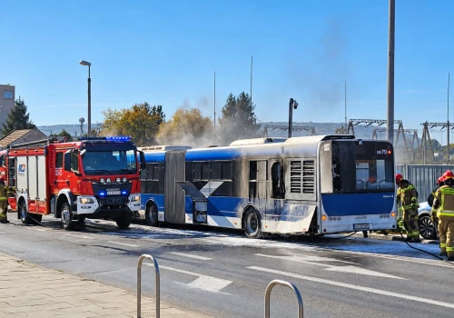 Pożar autobusu na Balickiej w Krakowie. Cztery zastępy straży