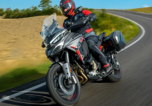 170 KM, kufry i radar. Ducati przygotowało Multistradę na długie wyprawy