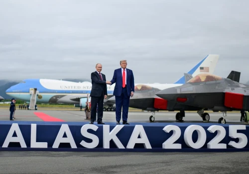 Trump wstrzymuje sankcje wobec Rosji. Czy prezydent USA stał się sojusznikiem Putina? Giertych i Kropiwnicki krytykują Nawrockiego