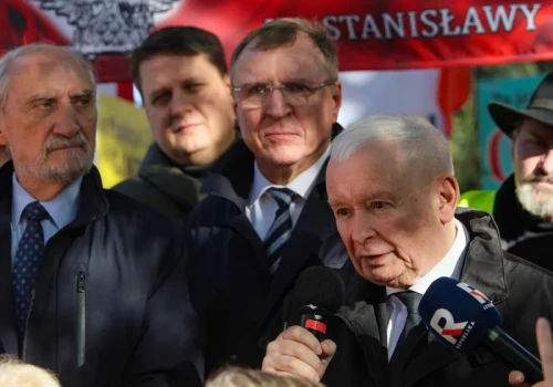 Kaczyński grzmi podczas protestu przed TK. „Rząd Tuska ma centralę w Berlinie”