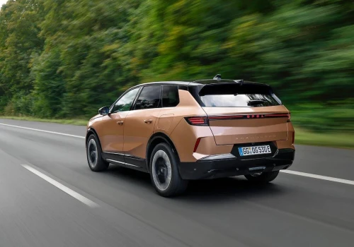 Spojrzałem do cennika promocyjnego i jestem w szoku: Opel wyprzedaje rocznik 2026 a Grandland tańszy aż o 41.200 zł