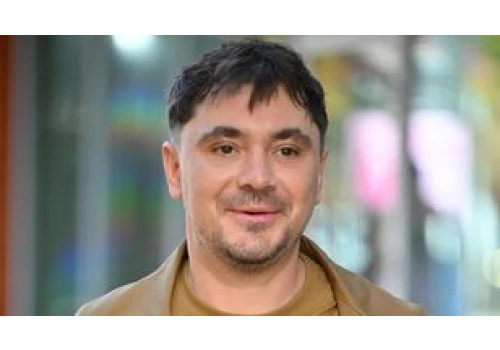 Daniel Martyniuk znowu prowokuje w sieci. Wrzucił zdjęcie kobiety w skąpej BIELIŹNIE