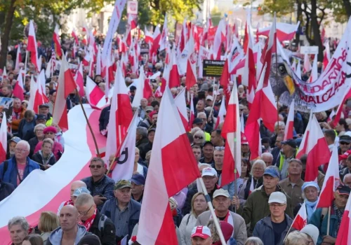 Manifestacja przed TK. Dziedziczak: „Trybunał trzeba obronić, bo to jest gra o Polskę”
