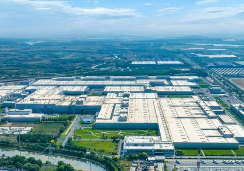 BMW uruchamia produkcję nowych baterii. Elektryki zyskają nawet 30% zasięgu
