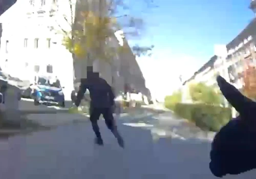 Nagranie z kamery policjanta z interwencji na Marszałkowskiej. Policja pokazuje przebieg zatrzymania