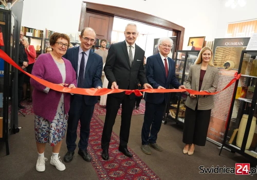 Ponad 3000 eksponatów i 3500 lat historii. W Świdnicy otwarto Muzeum Biblii