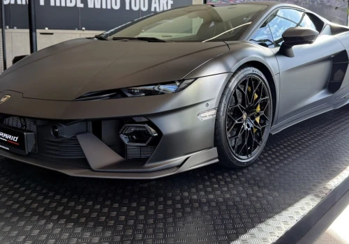 Lamborghini Temerario ma 920 KM. Dwa cylindry mniej i trzy silniki więcej