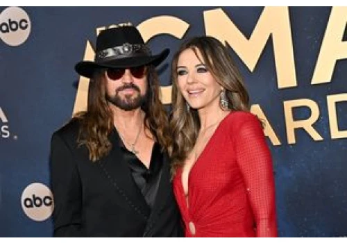 Elizabeth Hurley zaręczona? Gwiazda wrzuciła wymowne zdjęcia