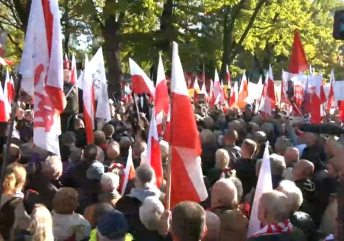 Nawet kamery PiS pokazały, że szału nie było. 