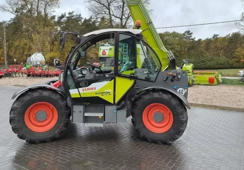 Claas Scorpion 732 VP ma tylko 350 godzin. Egzemplarze z większym przebiegiem bywają droższe