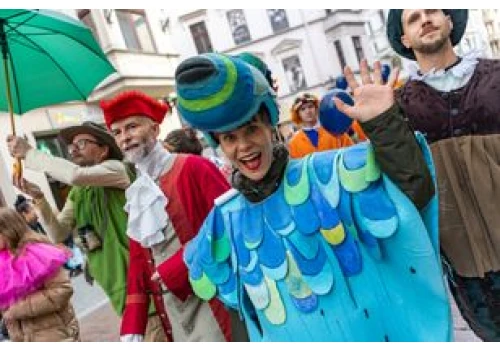 Bajkowa parada rozpoczęła 32. Międzynarodowy Festiwal Spotkania