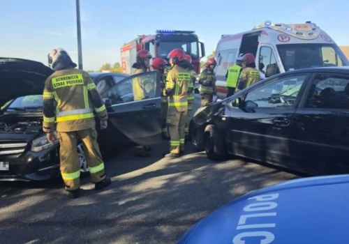 Toyota zderzyła się z Mercedesem. 22-latek nie ustąpił pierwszeństwa