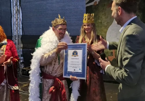 Gęsi na tronie, pierze w powietrzu! Król Arkadiusz zapisał Stołuńsko w historii!