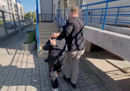Seniorka straciła kilkadziesiąt tysięcy złotych. Zatrzymano dwóch nastolatków