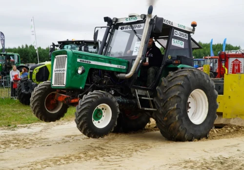 Ursus C-360: większa moc, napęd 4x4 i wspomaganie kierownicy. Jakie są koszty?