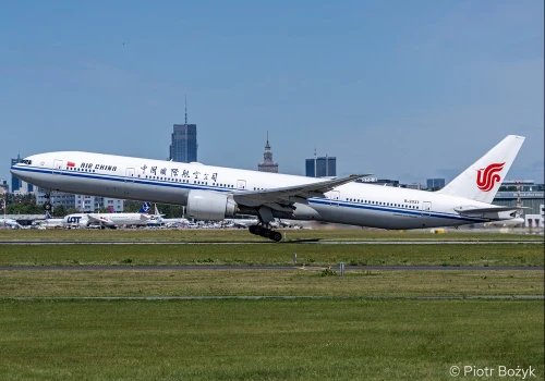 Warszawa. B777-300ER Air China także w sezonie zimowym