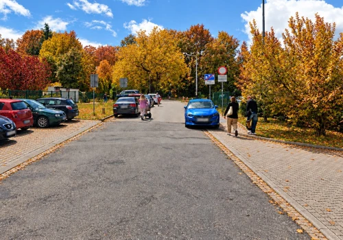 Czerwone Maki do rozbudowy. Sześć miejsc parkingowych, nowe chodniki i plac do zawracania