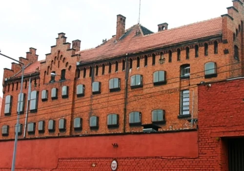 Areszt w Mysłowicach zatrudni strażnika. Pensja od 6287 zł, wystarczy średnie wykształcenie