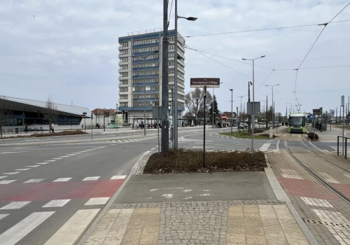 Plac Konstytucji 3 Maja, czyli potocznie nazywane „okolice dworca”. Odkrywamy historię ważniej przestrzeni Olsztyna