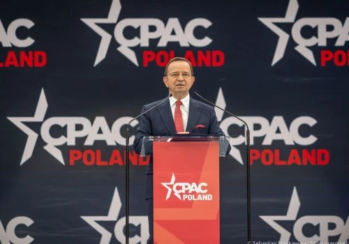 Ponad milion na konferencję CPAC w Jasionce. KO domaga się powołania specjalnej komisji w sejmiku
