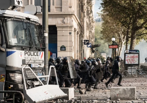 Protesty przeradzają się w zamieszki. Najgwałtowniejsze rozruchy we Francji od lat