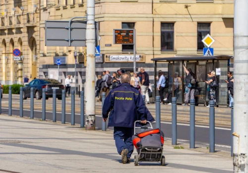 Poczta Polska ma 468 lat. Ponad 50 tys. pracowników i miliony przesyłek dziennie