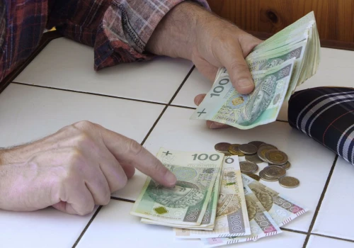 65 lat i ani jednego dnia pracy. ZUS i tak może wypłacić prawie 2 tys. zł