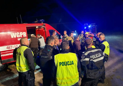 Sześć godzin nocnych poszukiwań! Ogłoszono alarm w policji, do akcji ruszyli strażacy, drony i quady. 38-latek odnaleziony!