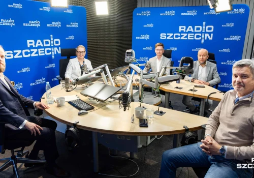 Goście "Kawiarenki politycznej" o przyszłości Kępy Parnickiej