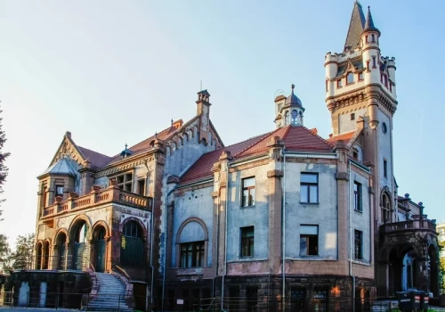 Polskie miasto ma pałac jak z bajki Disenya. Turyści mogą go zwiedzać po latach