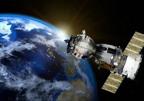 Wojna przenosi się do kosmosu. Rosyjski satelita ściga obiekt ICEYE, z którego korzysta Ukraina