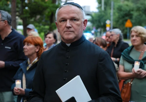 Ks. Lemański o przemocy: ustawki Karola Nawrockiego? To wsiąka w przestrzeń, fascynuje młodych