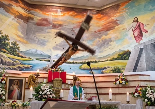 Ksiądz odprawiał mszę. Zginął przygnieciony przez krzyż