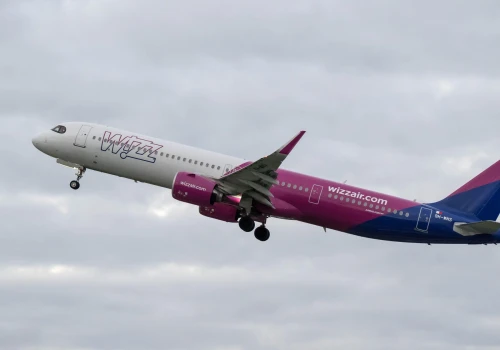 Piorun uderzył w samolot Wizz Air tuż przed lądowaniem. Później pasażerowie czekali wiele godzin