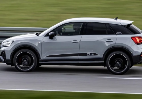 Audi Q2 z niebezpieczną usterką. Podczas jazdy może odpaść element karoserii