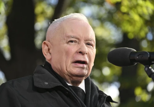Spór o Trybunał ma szerszy wymiar. Kaczyński: Rządzi nami ponura banda