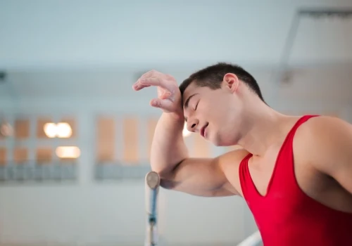 Młodzi sportowcy pod presją treningów, nauki i pracy. Badacze wskazują znaczenie życia poza sportem