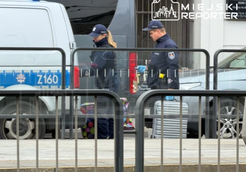 Ewakuacja na Targowej. Na miejscu działali pirotechnicy i policjanci