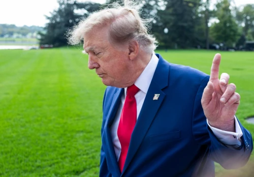 „Imigracja ludzi z nienawiścią w sercach, zniszczyła Francję.” Mocny wpis Donalda Trumpa
